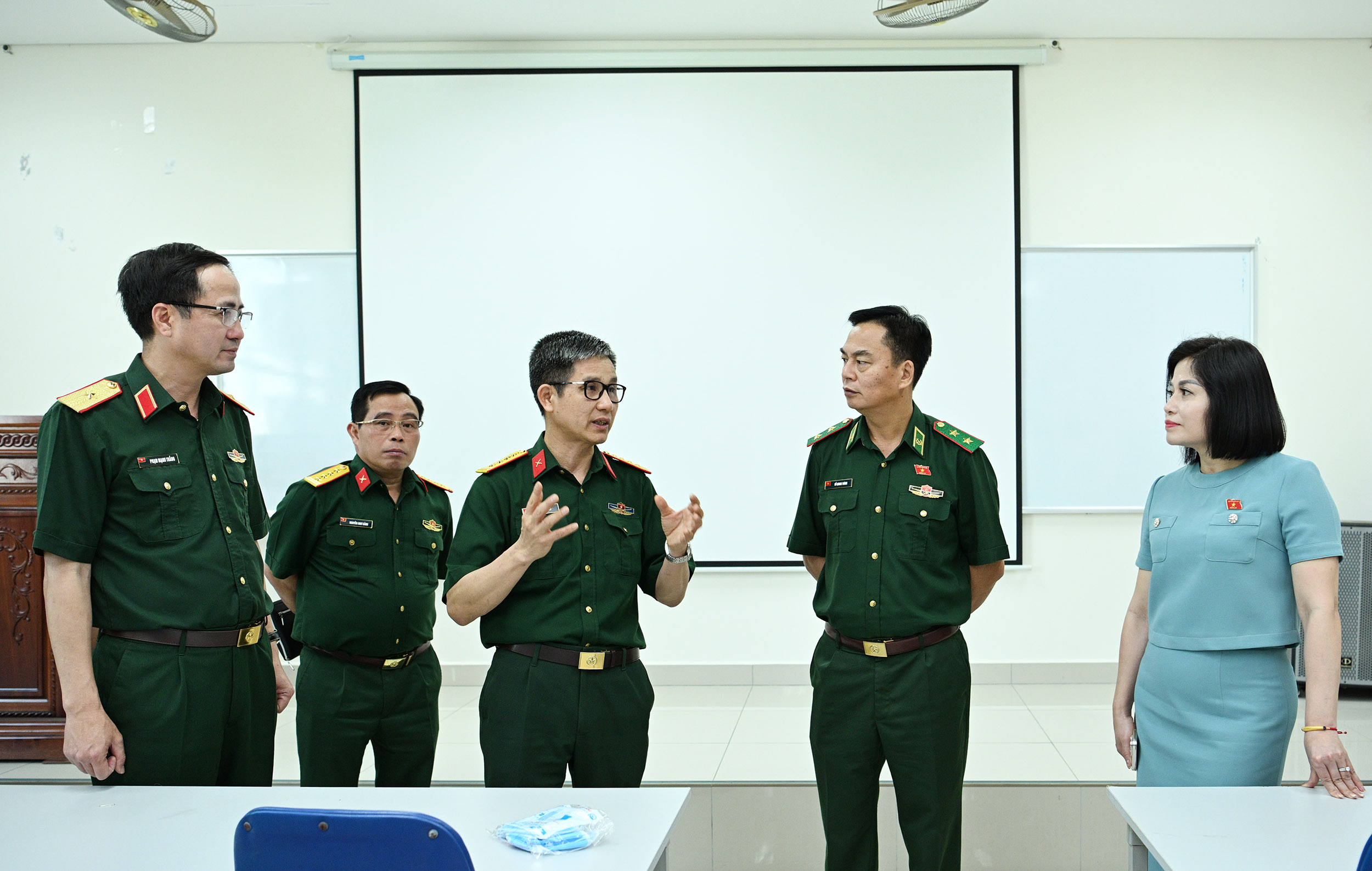 /UploadStore/admin/250416 Lam viec voi doan khao sat QH/10.jpg